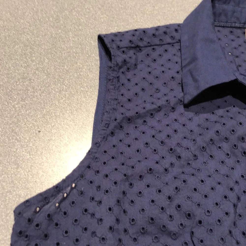Liz Claiborne Career PM Eyelet Button Down Sleeveless Shirt - Picture 3 of 14